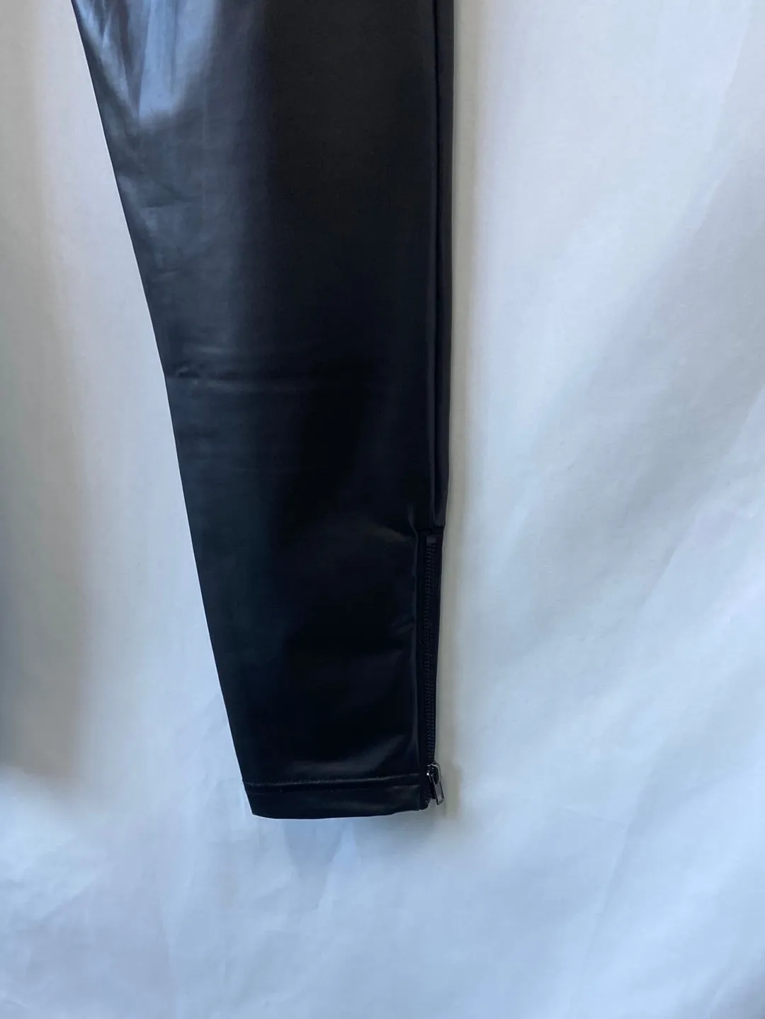 CALZEDONIA.Leggings polipiel negros T.S